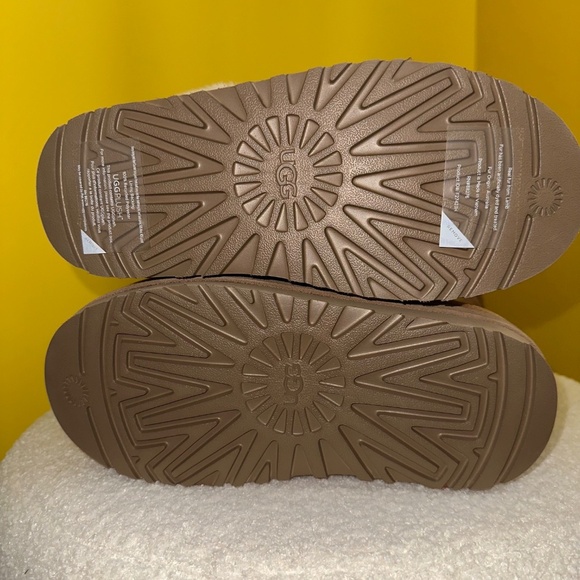 NEW UGG Women's Classic Chillapeak Tall Platform Boot Size 6 - Picture 13 of 16